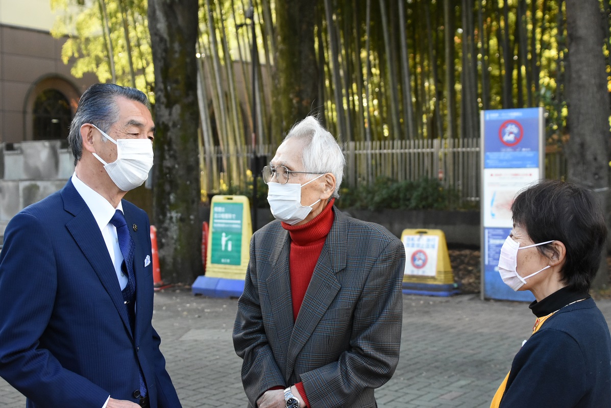 絵手紙作者の小池邦夫氏と