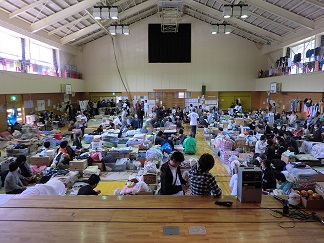 避難所体育館内（写真）